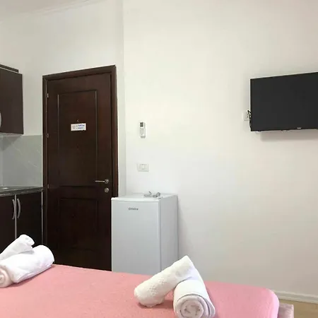 Berdhill Rooms, * Саранда