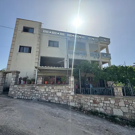 Berdhill Rooms, * Saranda